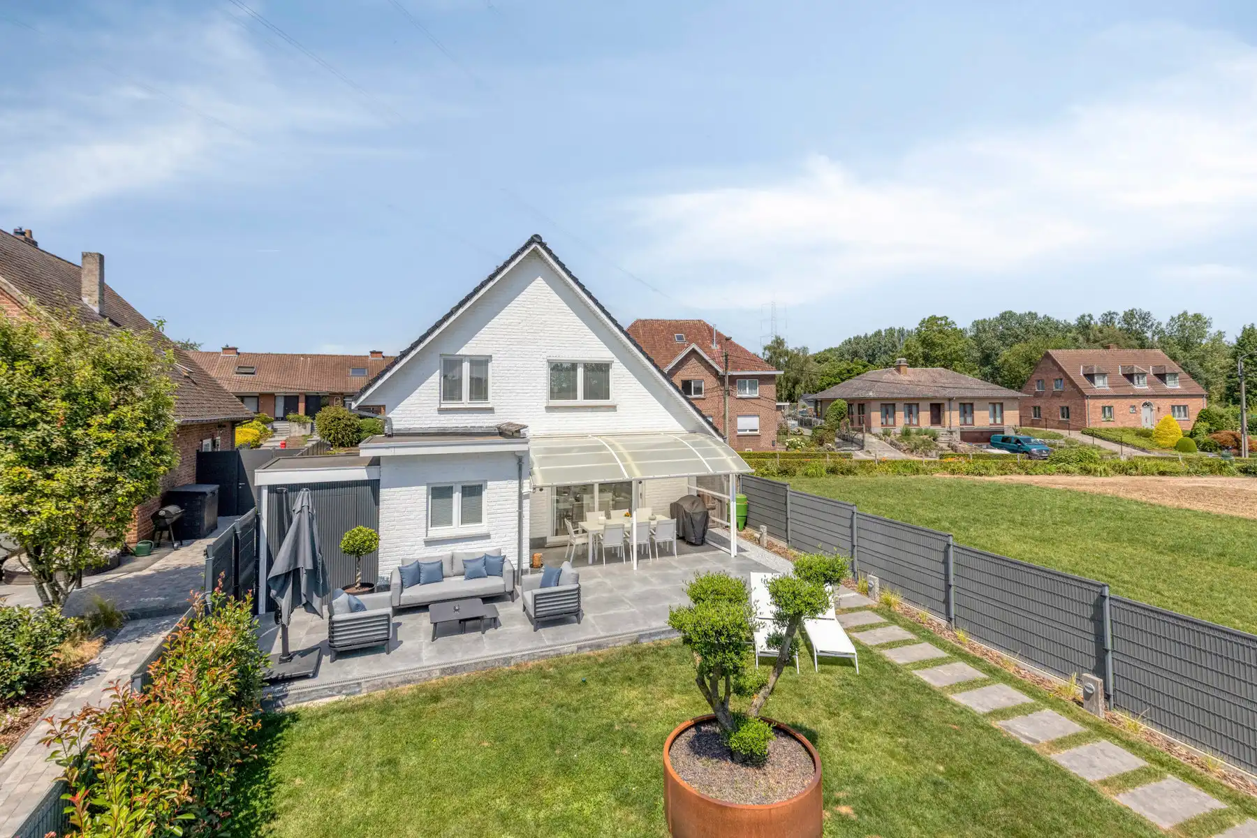 Charmante villa op toplocatie met ruime garage foto 3