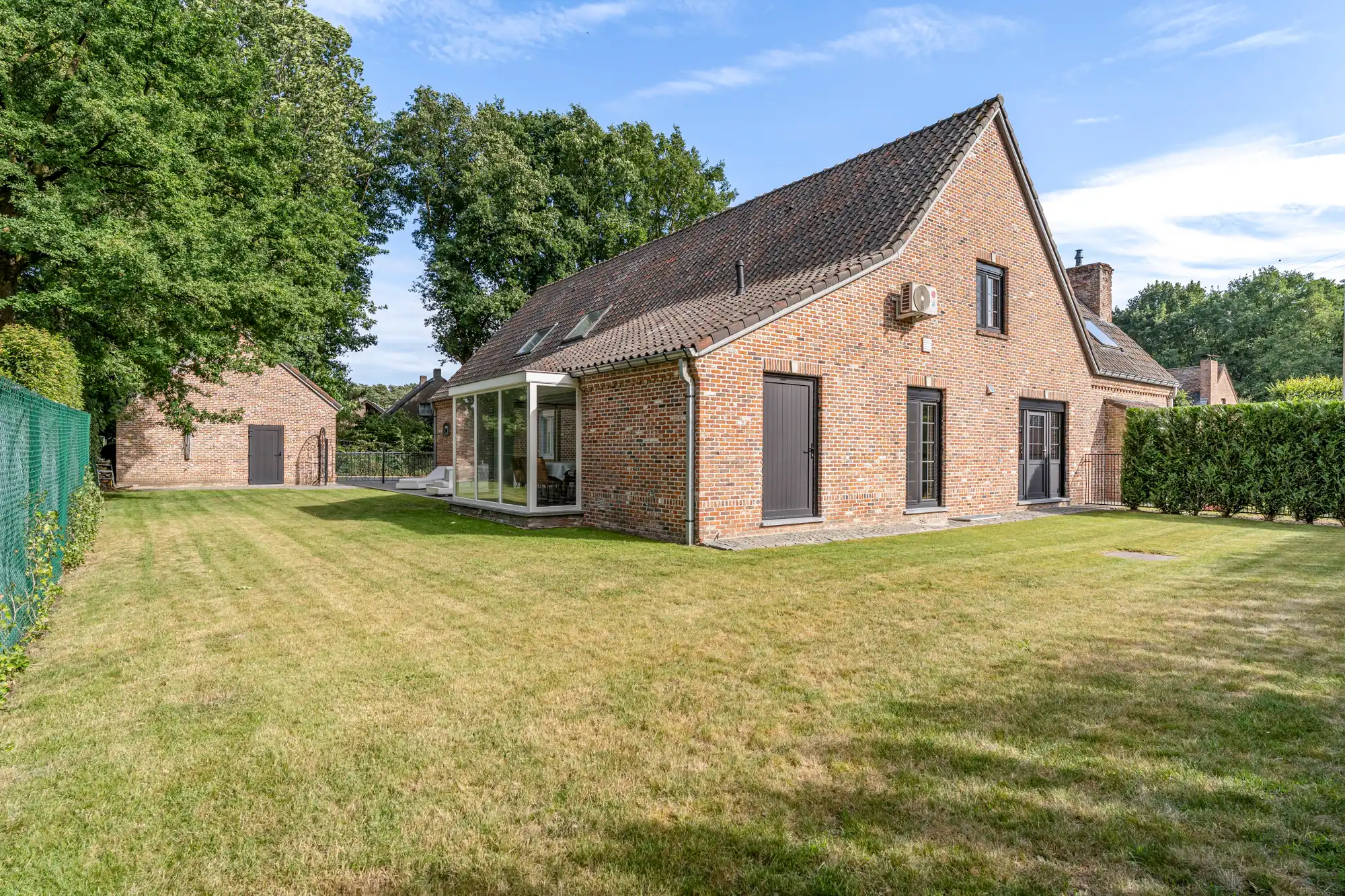 Stijlvolle, volledig gerenoveerde villa in een rustige, groene omgeving te Eksel foto 24