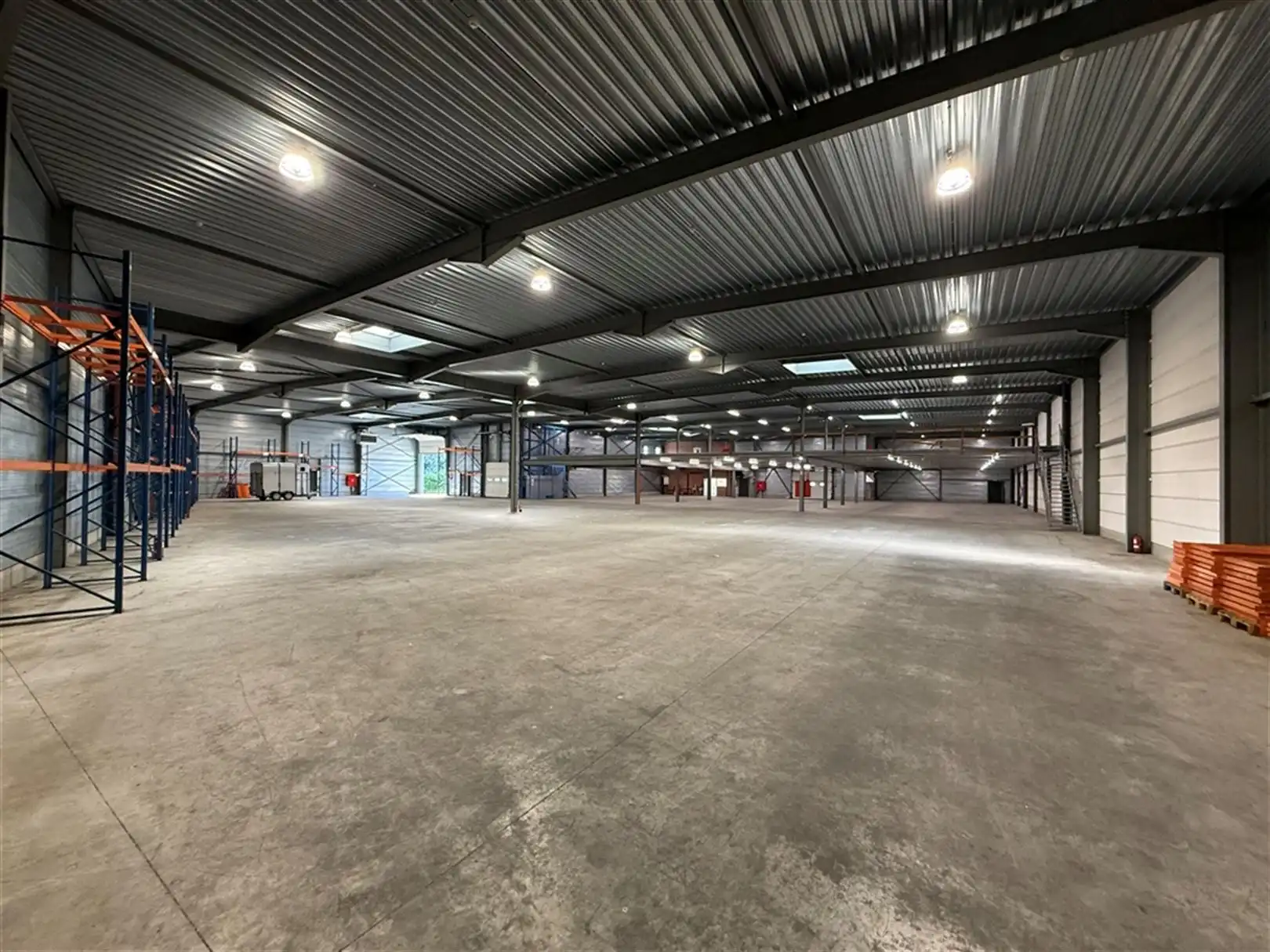 Polyvalent bedrijfsgebouw foto 10