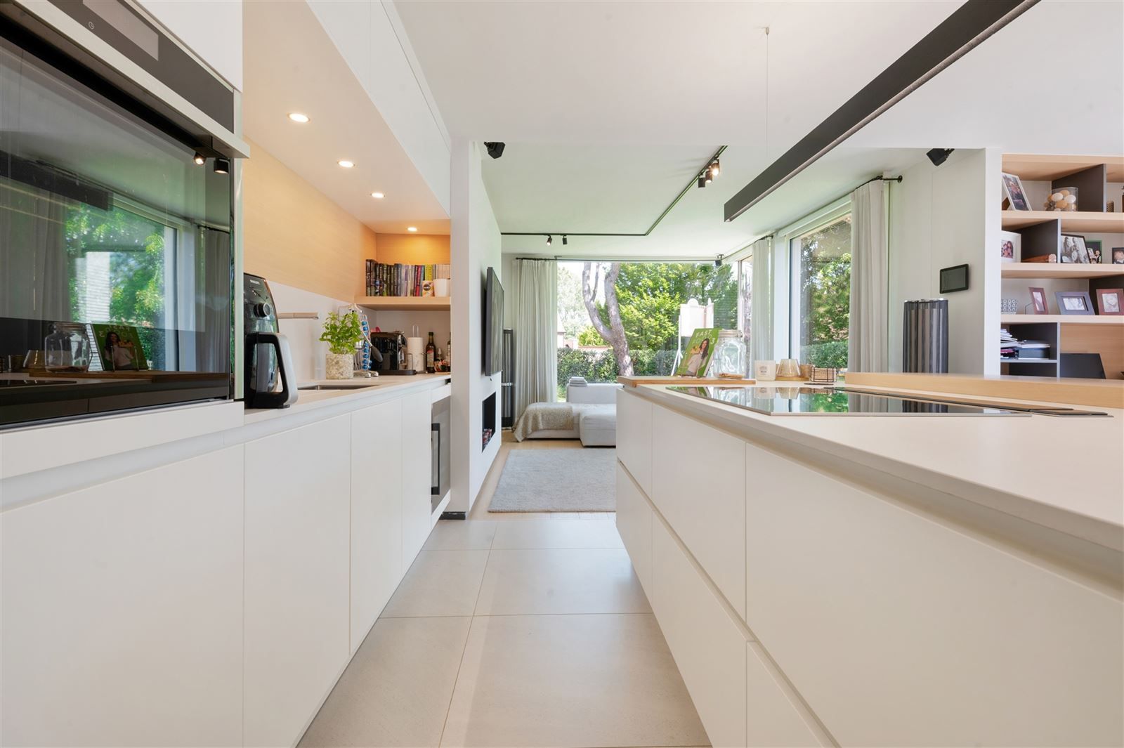 Gelijkvloers luxe appartement mét tuin foto 5