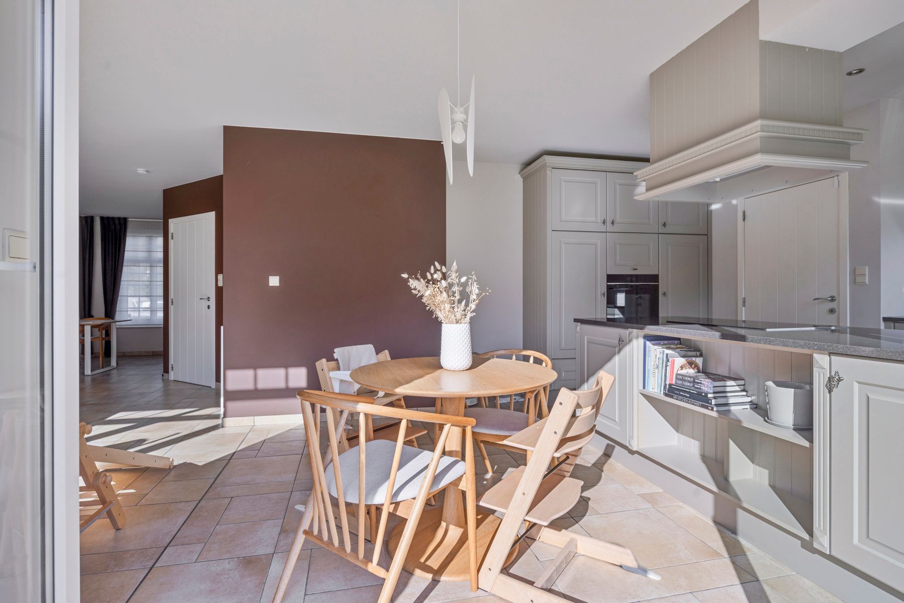 Prachtige villa met mooie tuin en 5 slaapkamers foto 16