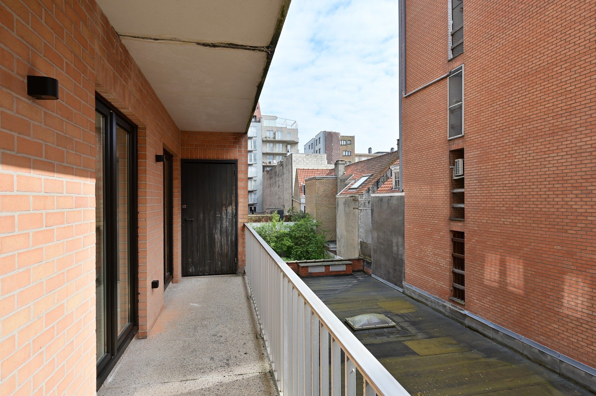 Toprenovatie met 3 slaapkamers en zijdelings zeezicht foto 19