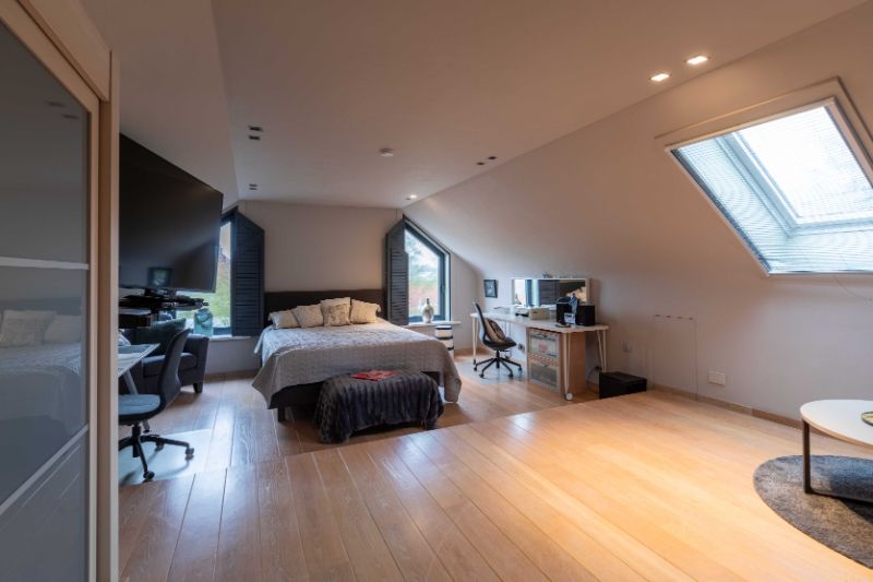 Roeselare-Rumbeke: RIANTE STATIGE VILLA op een perceel van +/-3.915 m², recent open zwembad, 3 slaapkamers en tal van mogelijkheden op een uiterst centrale ligging. foto 14