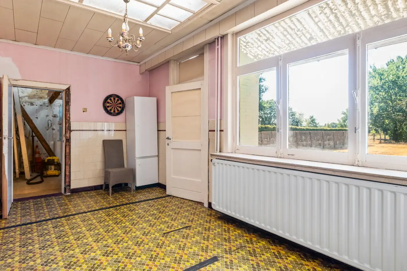 Charmante, te renoveren woning met 2 slpk., garage en tuin foto 9