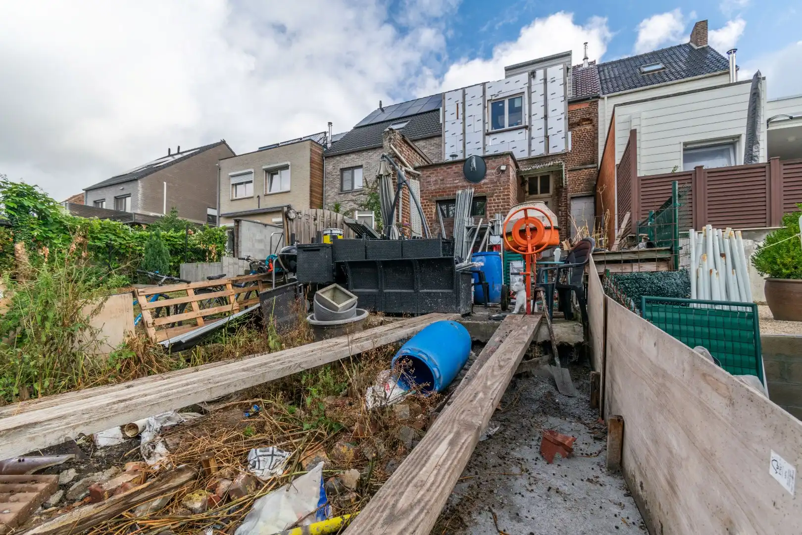 Een mooi gelegen, deels te renoveren woning met 4 slaapkamers!! foto 5