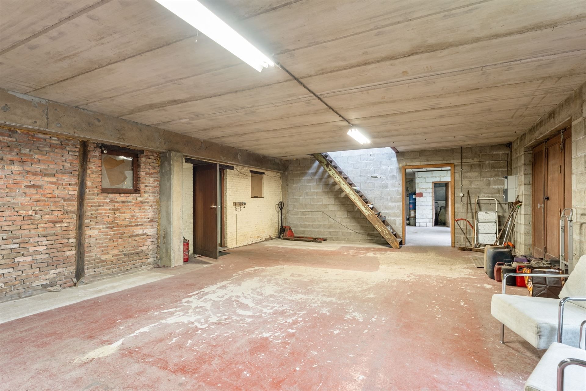 Te renoveren gebouw op en met grond. foto 11