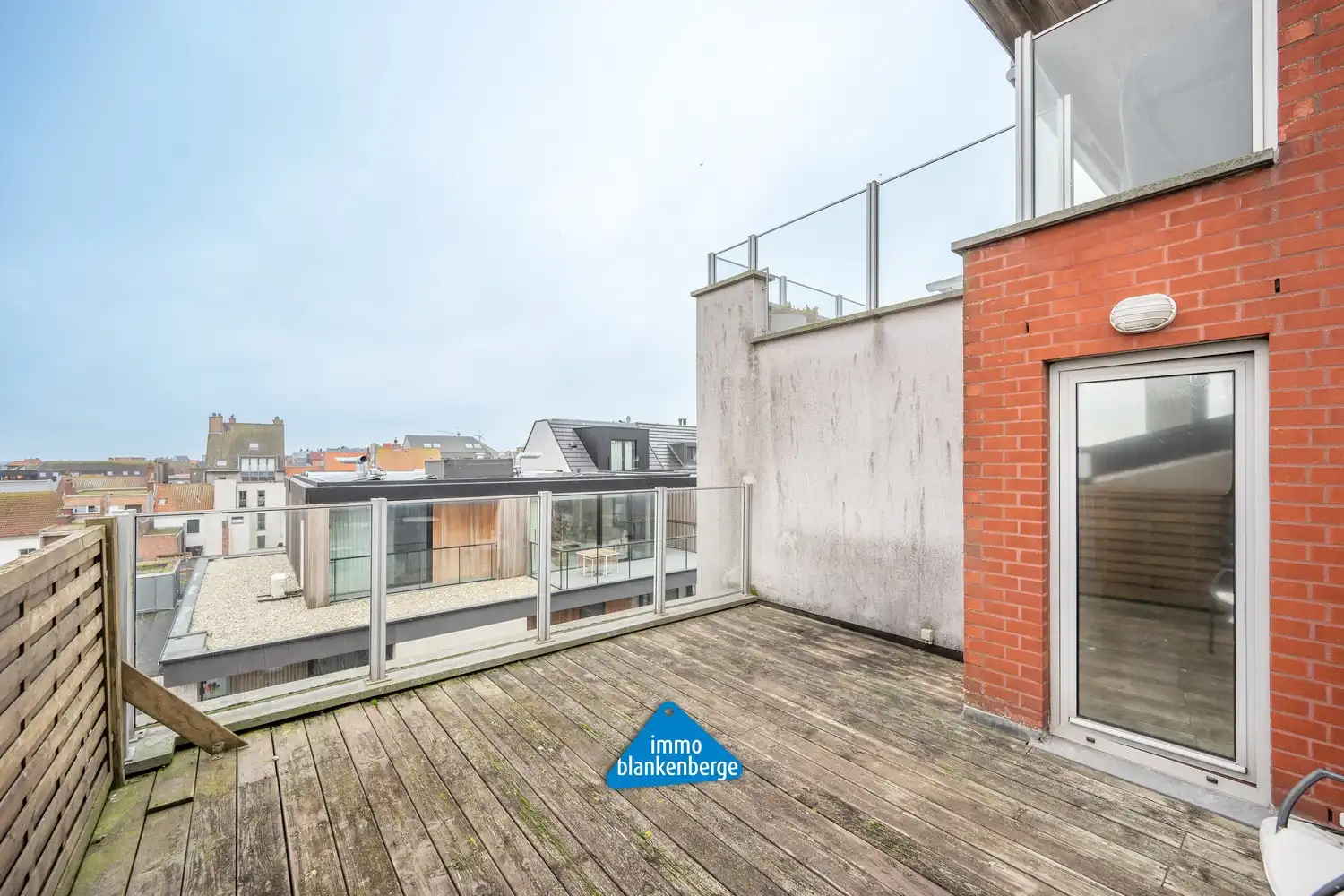 Lichtrijk hoekappartement met een zuidgericht terras (+/- 20m²) in het centrum van Blankenberge foto 2