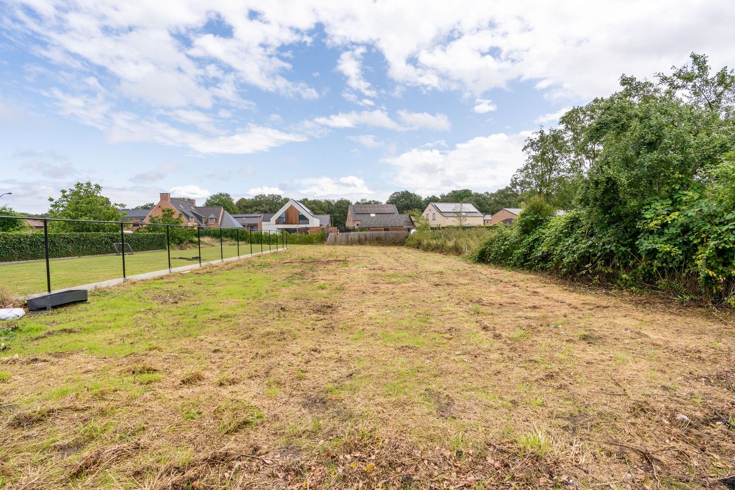 Gebouw met vergunning voor 3 appartementen en een handelspand foto 6