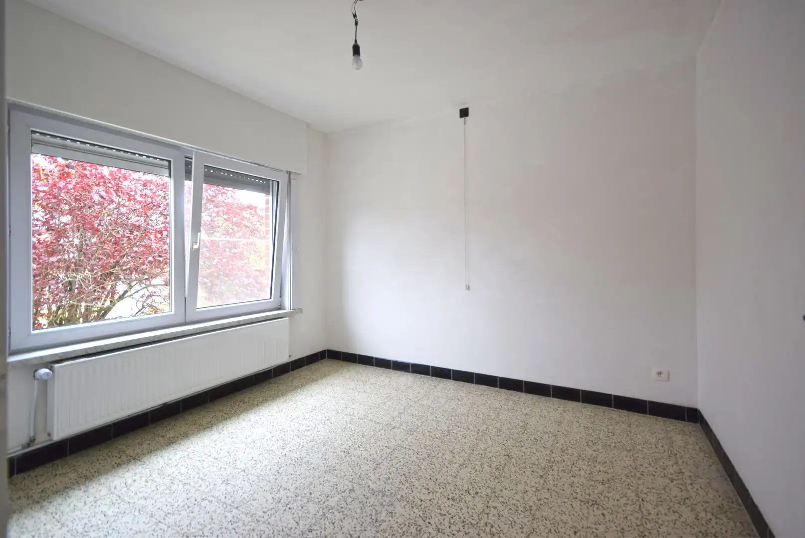 Ruime halfopen woning met grote tuin op toplocatie in Roeselare foto 9