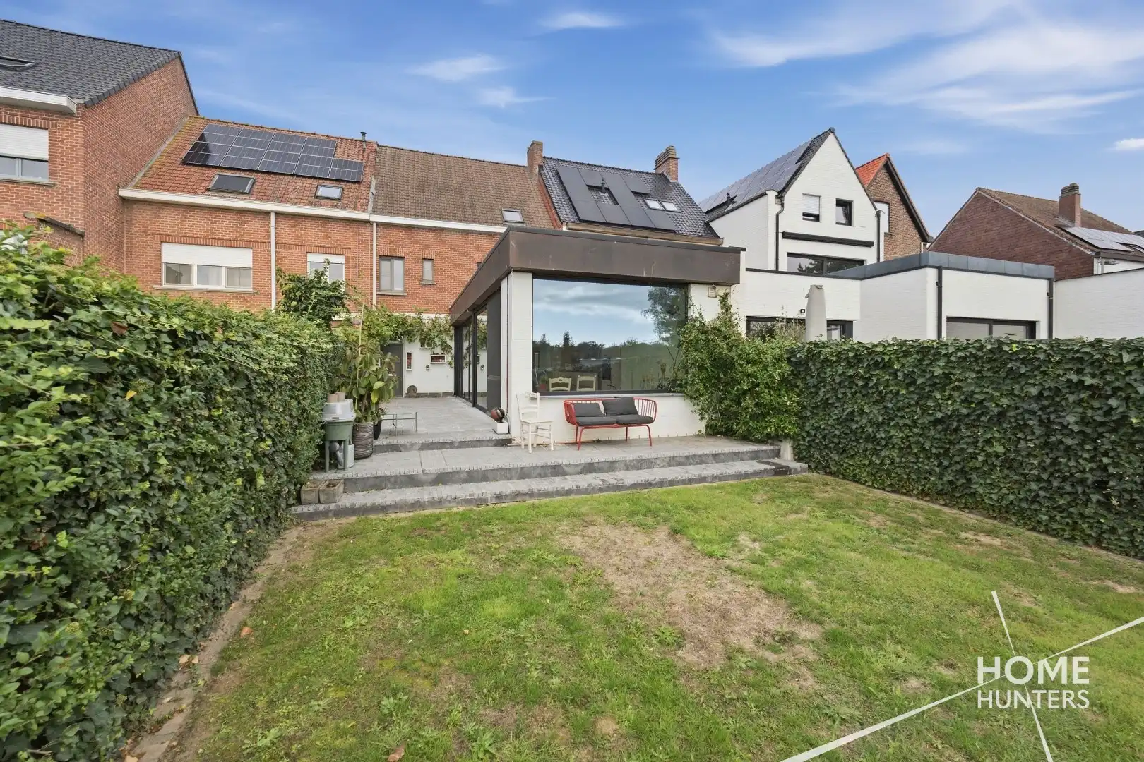 Prachtig gerenoveerde woning met 4 slaapkamers en een ruime tuin vlak bij het historische hart van Ieper! foto 4