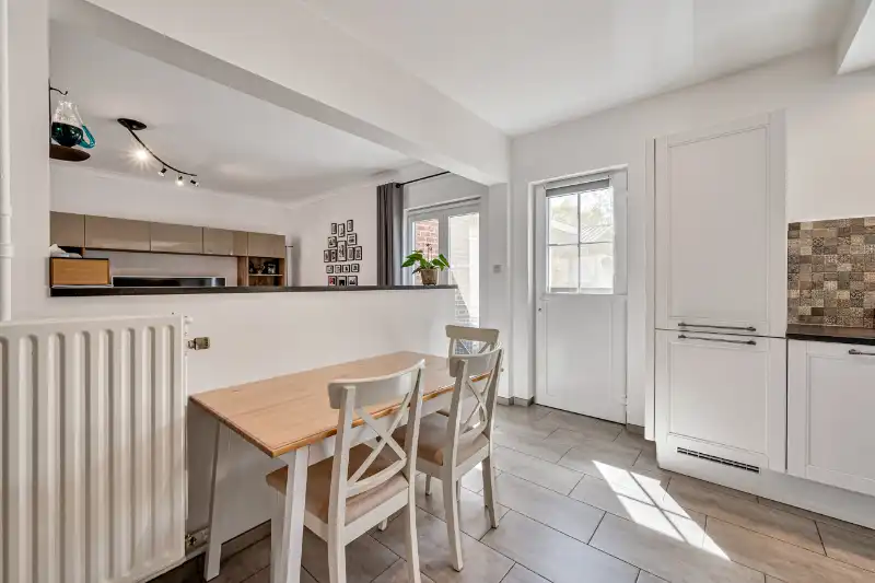 Instapklare gezinswoning met tuin & garage in hartje Dikkelvenne foto 7