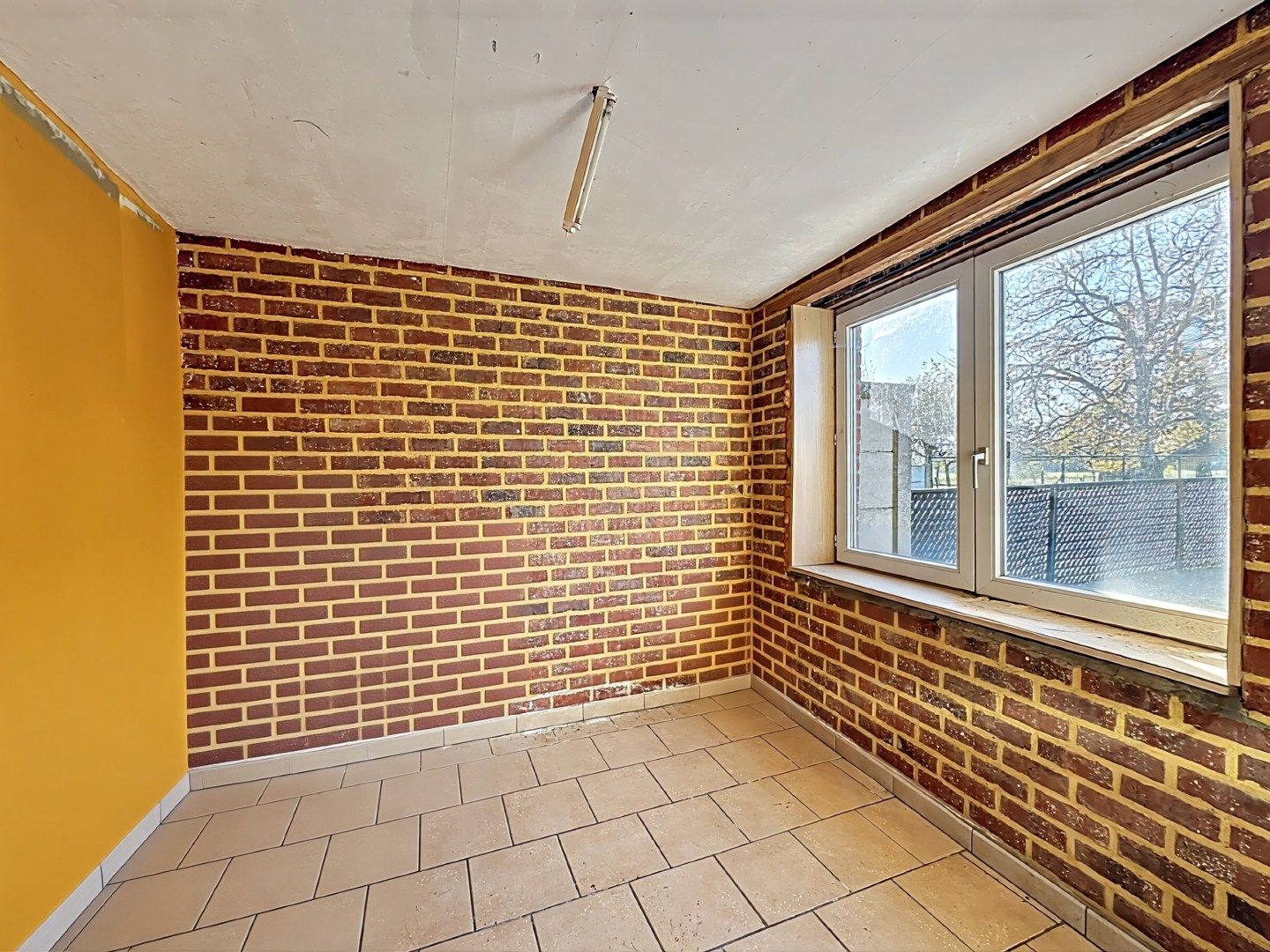 Ruime Gezinswoning met Zonnige Tuin en Renovatiepotentieel foto 11