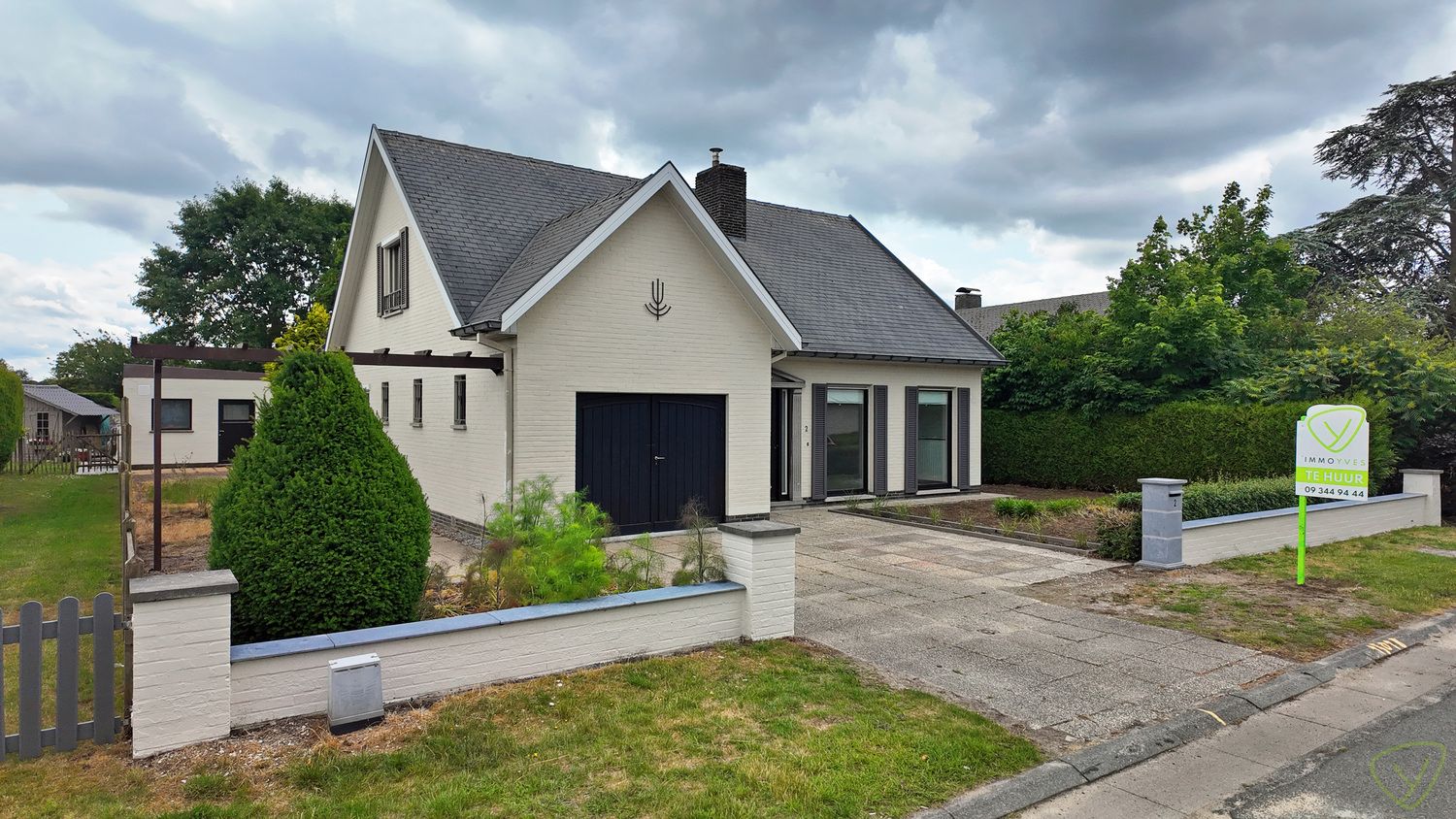 Ruime alleenstaande woning in een rustige buurt met grote tuin! foto {{pictureIndex}}