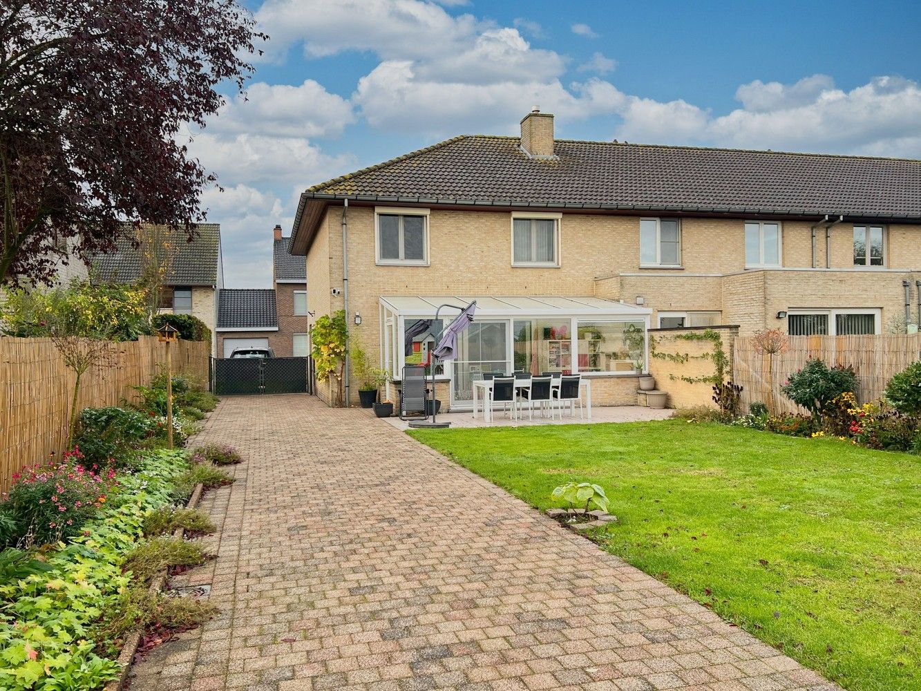 Ruime, lichtrijke woning met zonnige tuin+ aparte garage foto {{pictureIndex}}