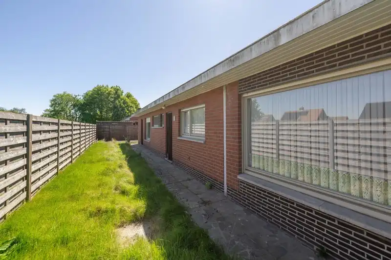 Alleenstaande gelijkvloerse woning met tuin, 3 slaapkamers en inpandige garage centrum wakken TE KOOP foto 4