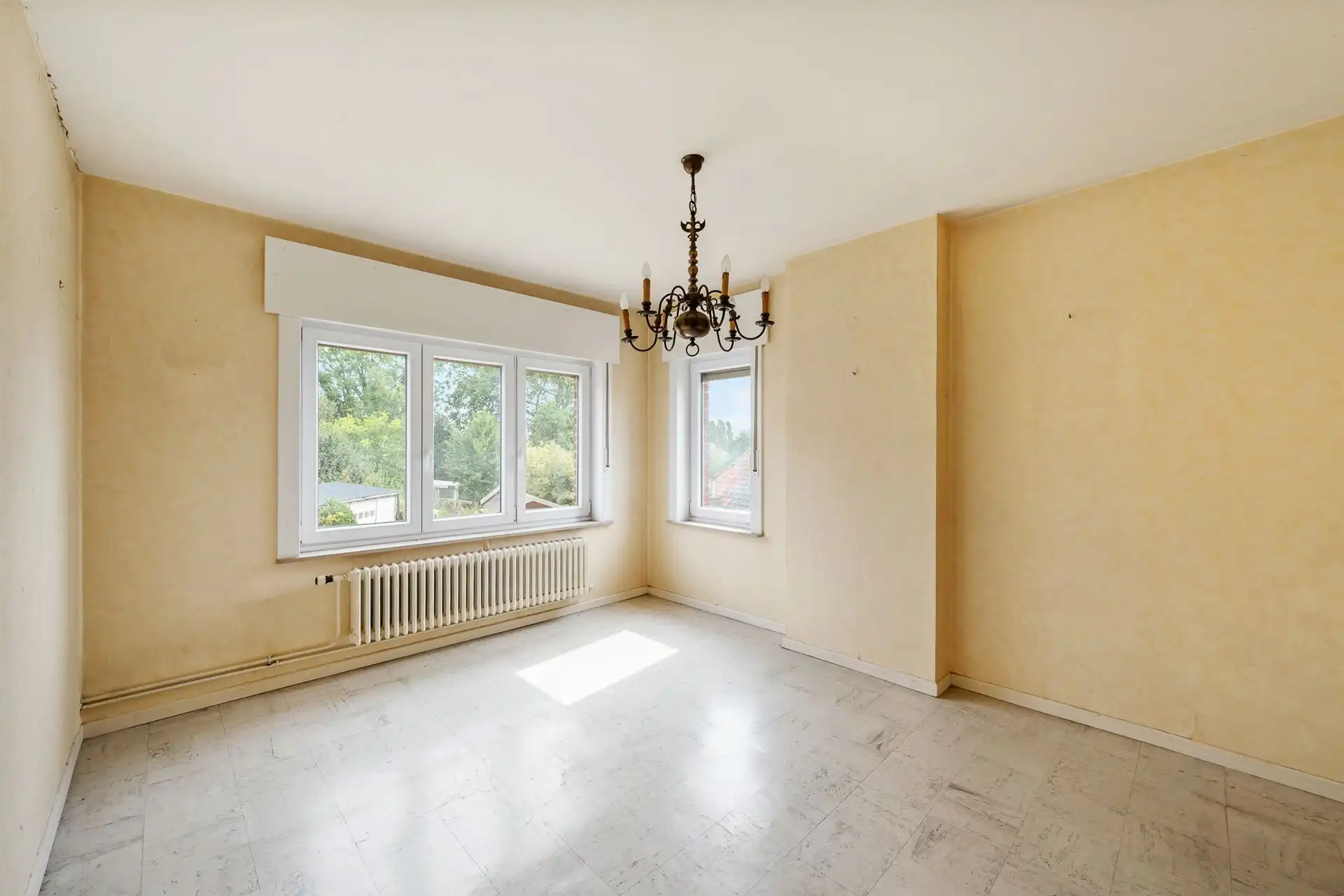 Ruime te renoveren woning met 4slk & tuin op de Valkenberg foto 15