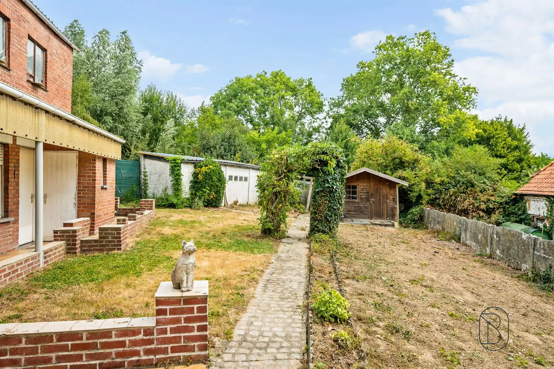 Ruime te renoveren woning met 4slk & tuin op de Valkenberg foto 17