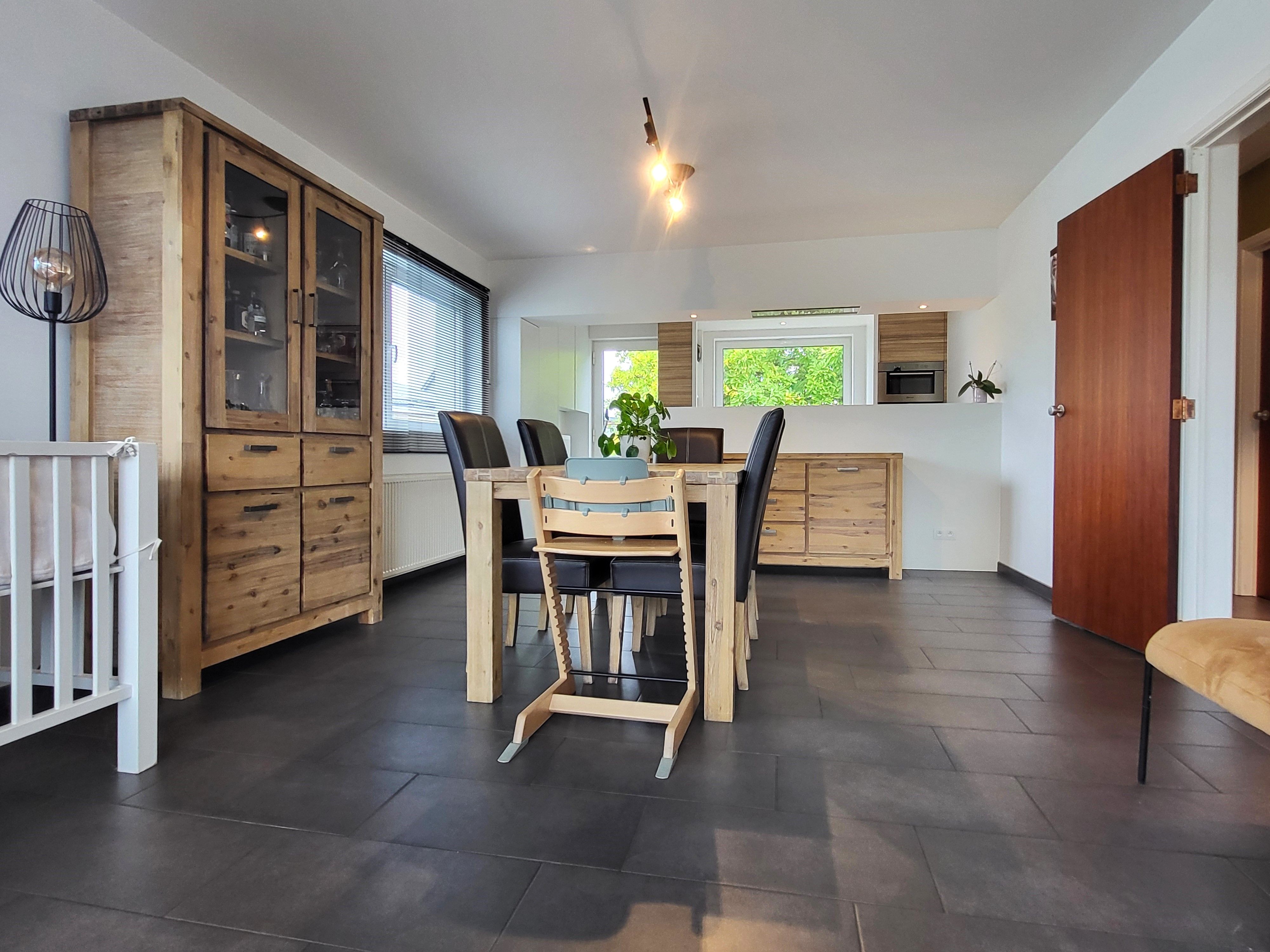 Prachtig gerenoveerde woning in 2015 op 428m² met zonnepanelen, zonnige tuin en 2 garages.  foto 14