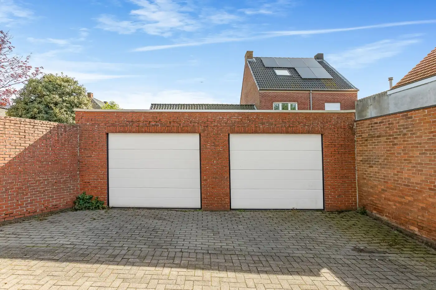 Te renoveren, geklasseerde art deco woning met 3 slpk, ruime zolder en Z-tuin foto 31
