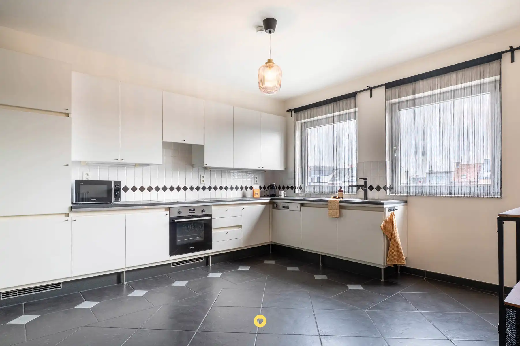 Instapklaar appartement van 125 m2 met 2 SLK en terras + garage foto 3