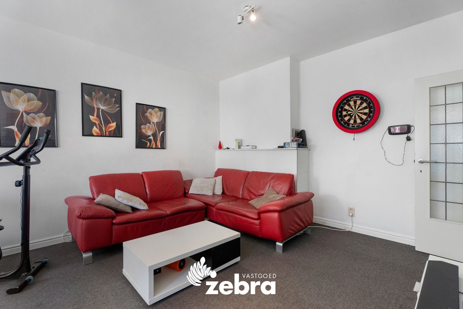 Instapklaar één-slaapkamerappartement in hartje Roeselare! foto 3