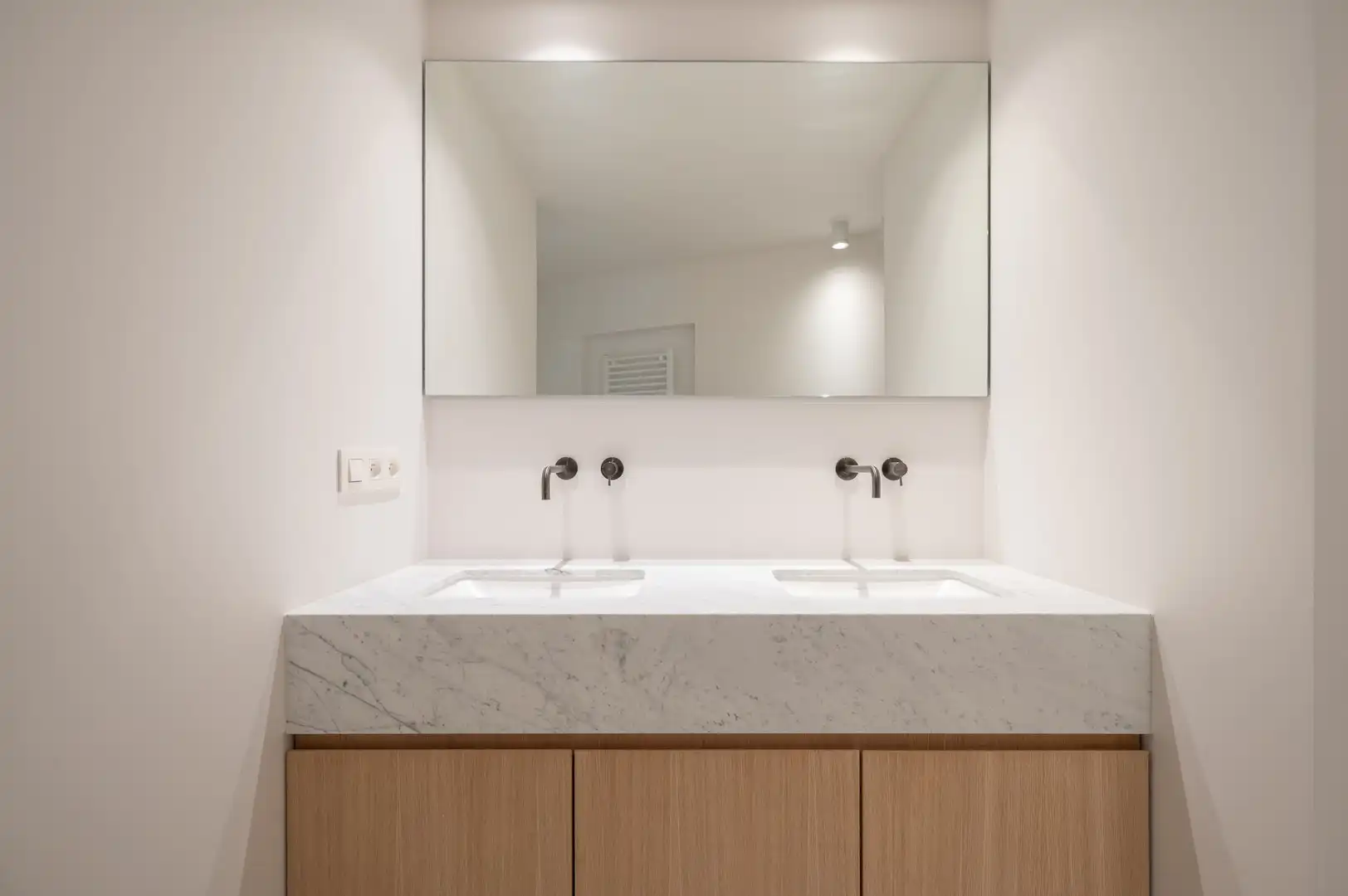 Lichtrijk 3-slaapkamer appartement centraal gelegen. foto 18