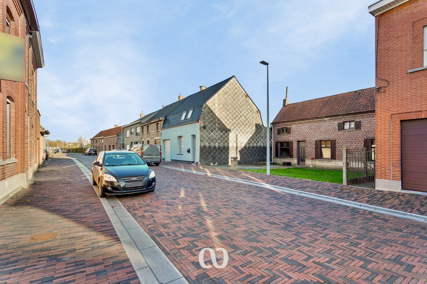 Te renoveren woning met bouwgrond foto 4