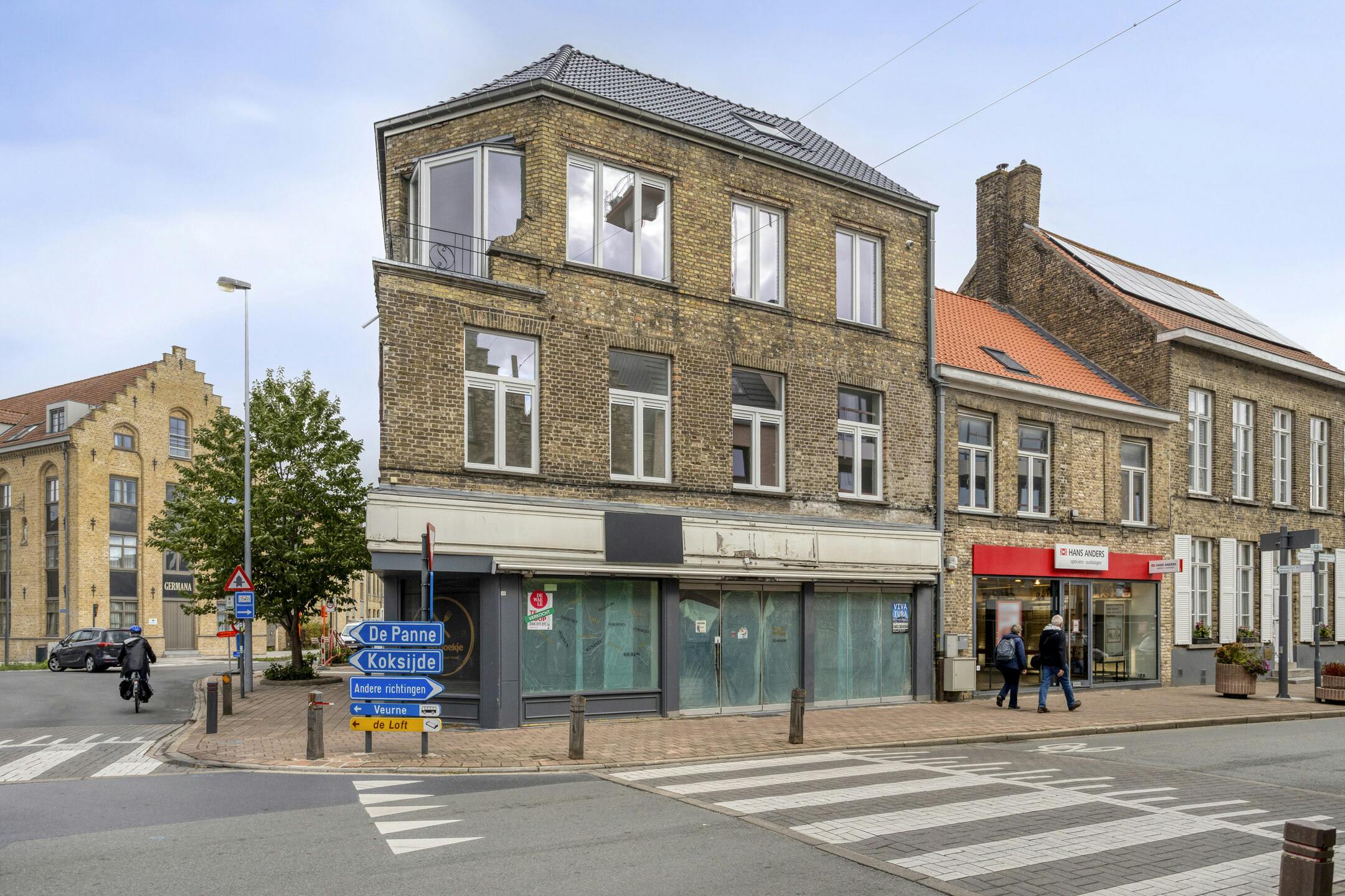 Pand met 2 gerenoveerde appartementen en winkel te Veurne. foto 37