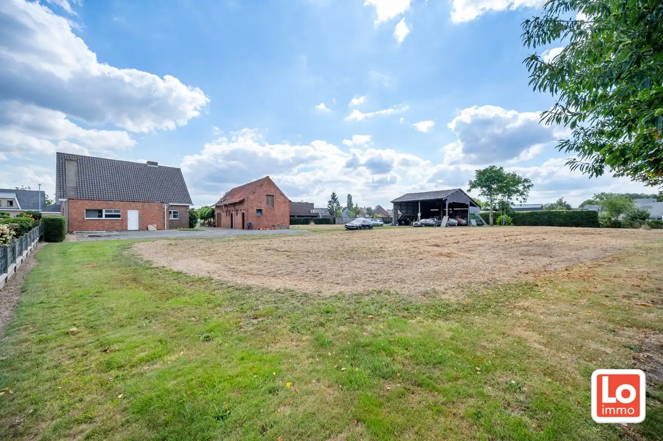 VERKOCHT! Ideaal gelegen groot perceel bouwgrond/projectgrond in het centrum van Kalken! foto 8