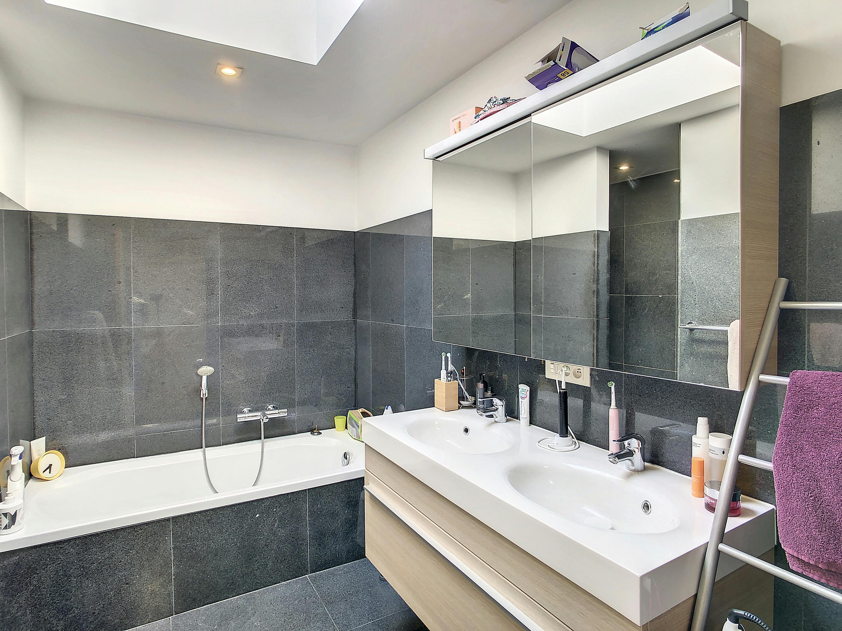 Recente woning (200m²) met 4 kamers te huur in Kortrijk foto 15