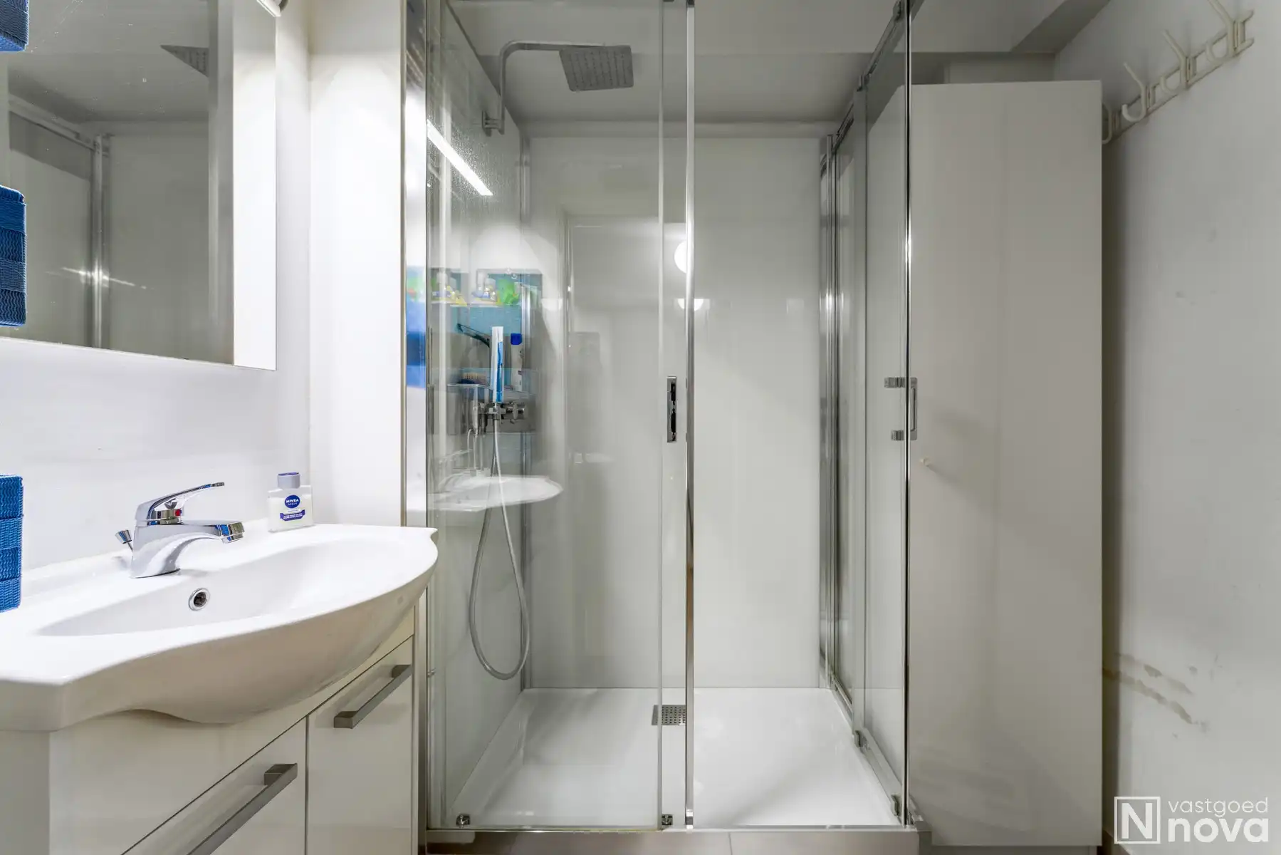 Gerenoveerde woning aan de rand van de stad foto 13