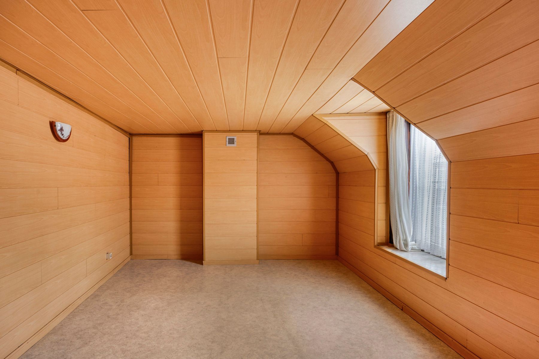 Charmante te renoveren woning met tuin foto 14