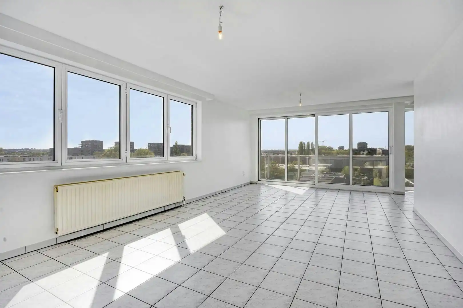 Lichtrijk appartement met terras te koop op Linkeroever foto {{pictureIndex}}