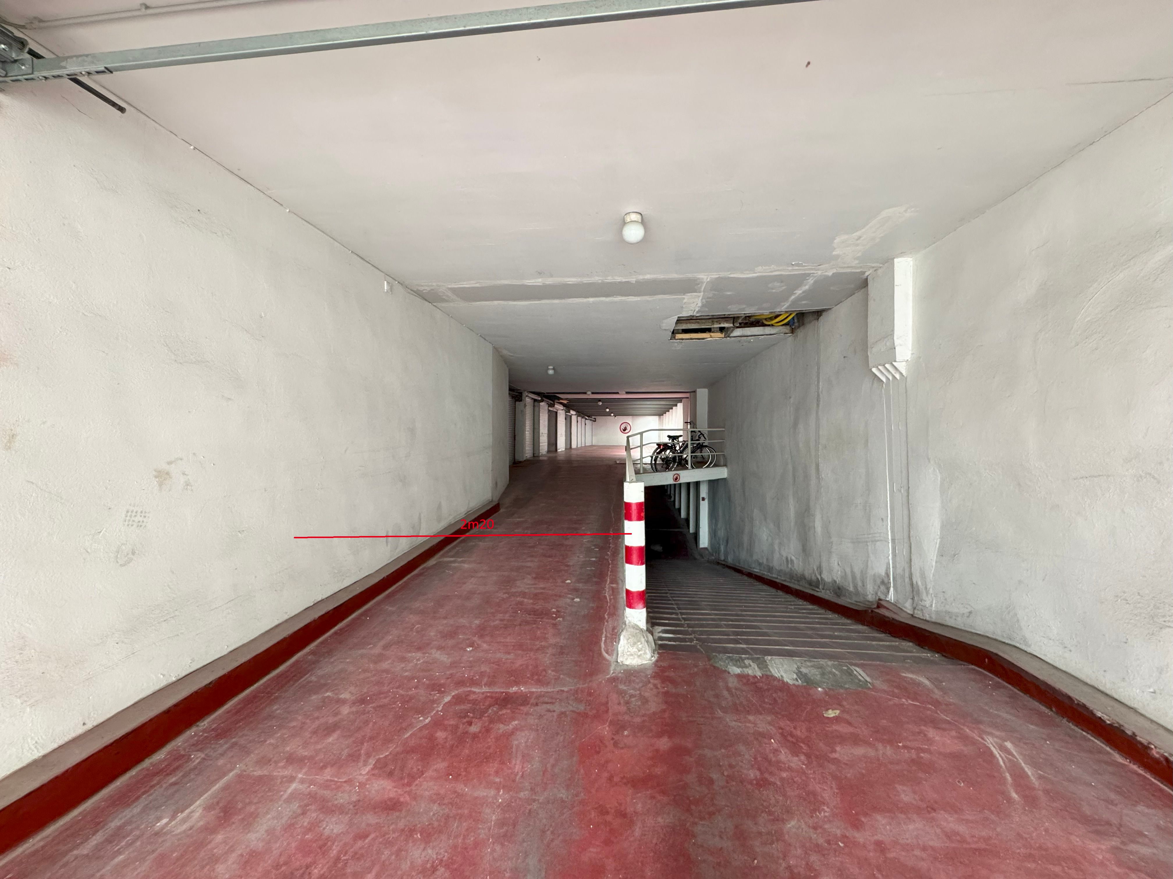 Ruime garagebox 21m² nabij centrum en kust foto 6