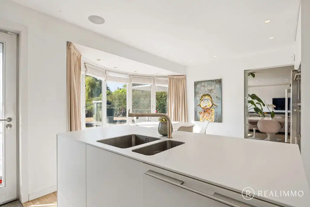 Tijdloze duurzame villa op 1.892m² met zwembad! foto 11