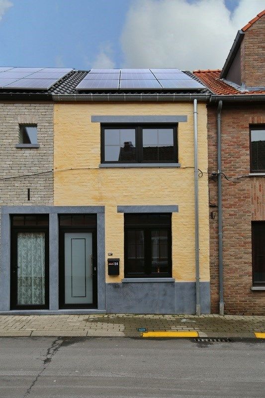 Gezellige rijwoning in centrum met koertje + zonnepanelen foto 1