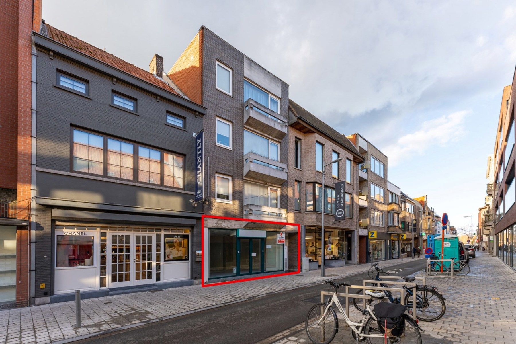 Handelsgelijkvloers op commerciële topligging in het centrum foto 9