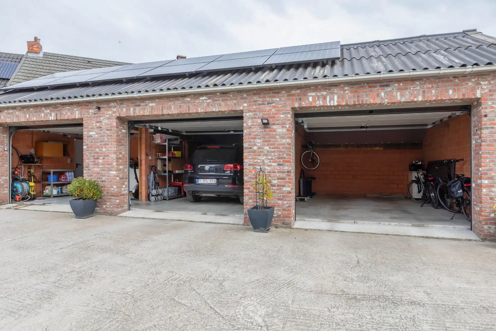 Charmante en ruime woning met 4 slaapkamers en 3 garages foto 5