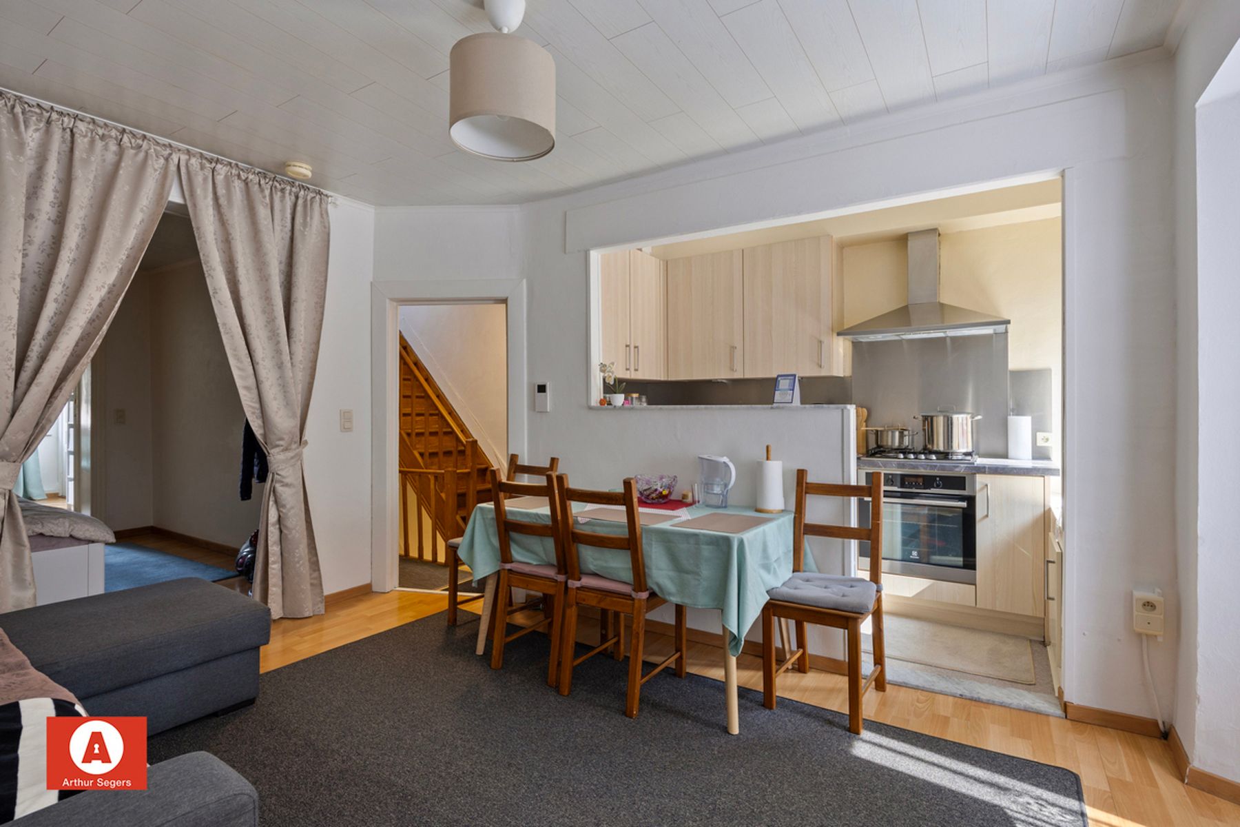 Woonhuis opgesplitst in 2 appartementen/woon-entiteiten foto 17