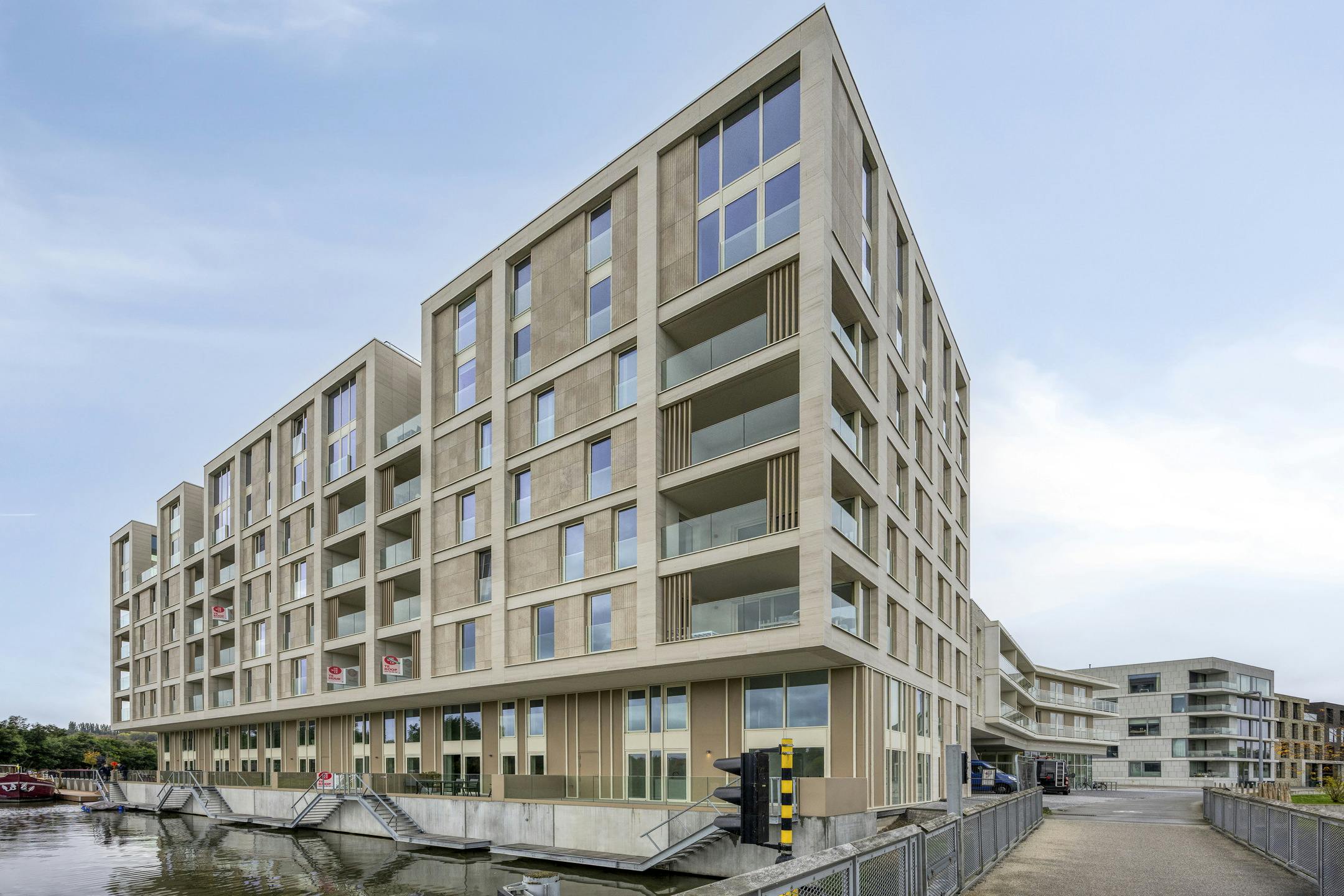 Duplex appartement met 3 slaapkamers aan het water te koop!  foto 2