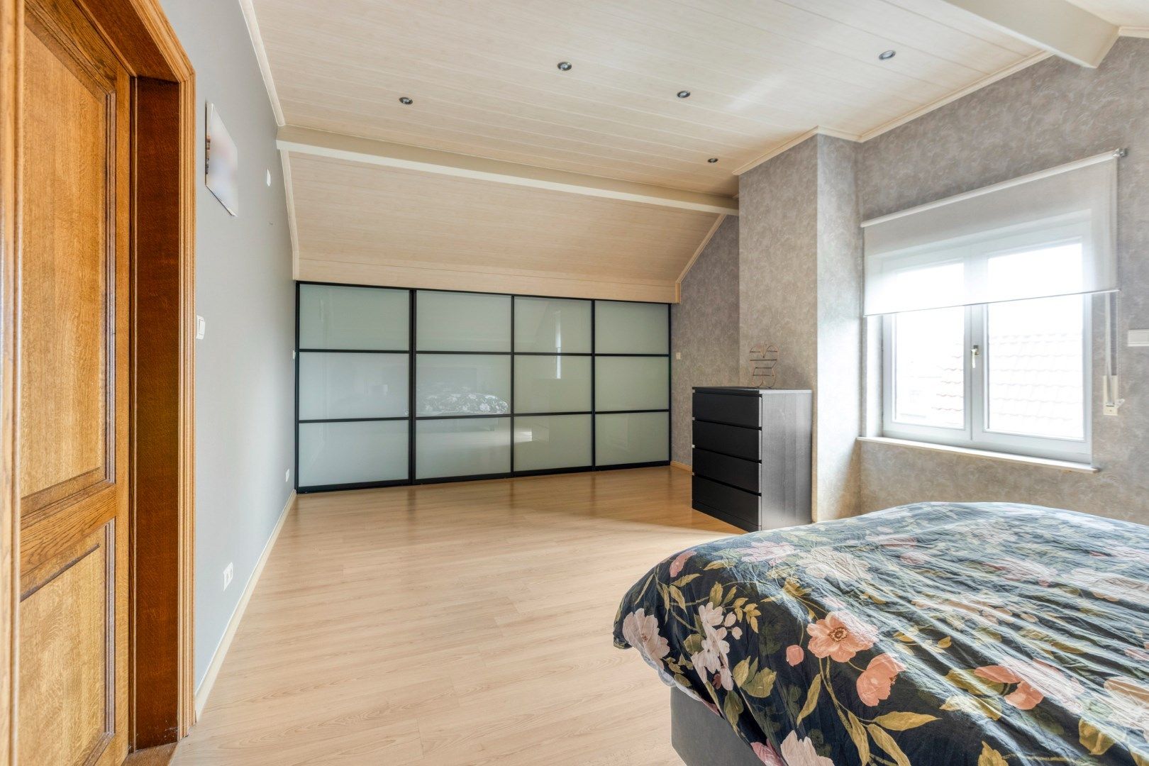 Instapklare woning met prachtig aangelegde tuin foto 19