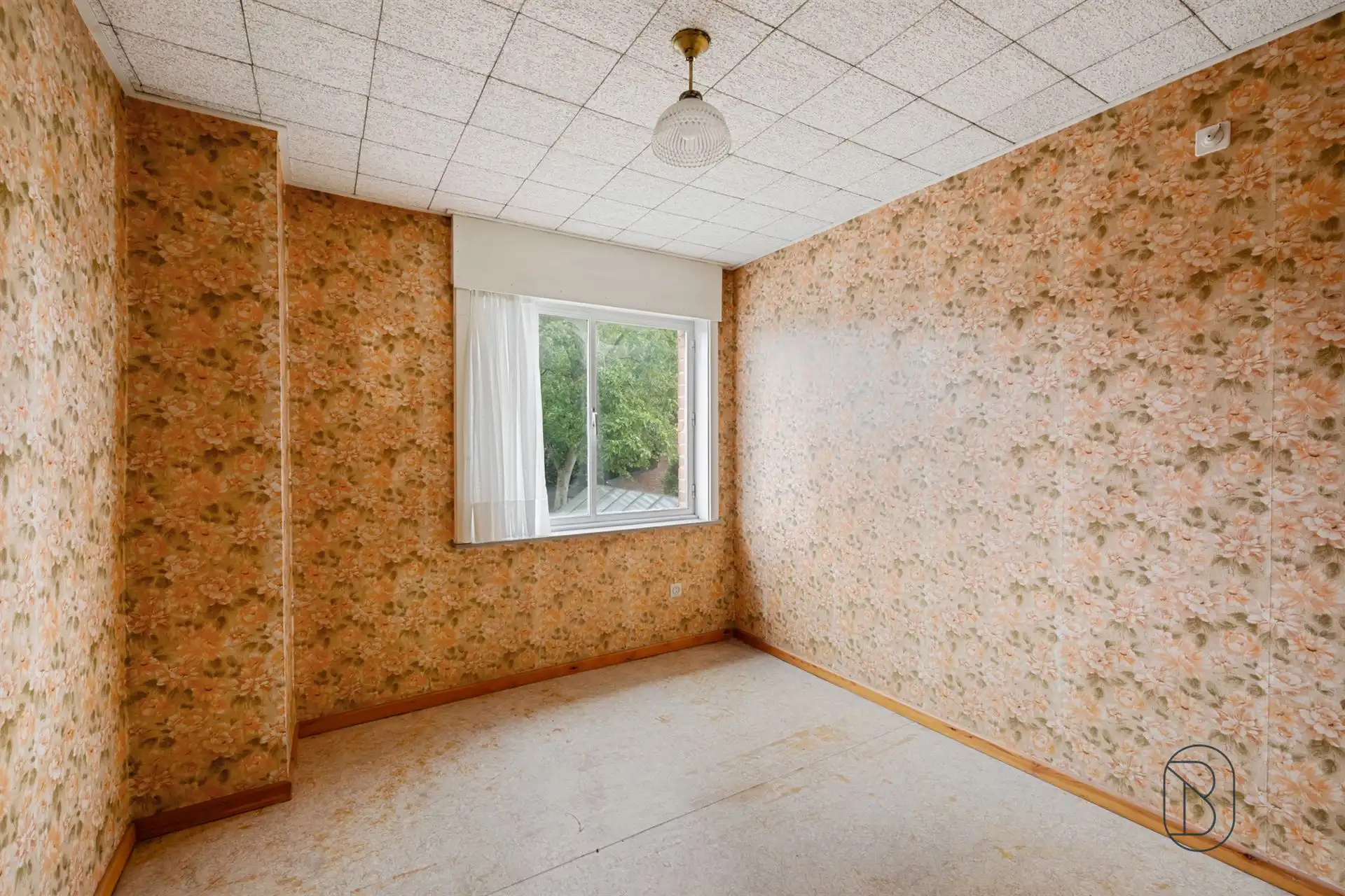 Te renoveren woning met 9 slpk, garage en tuin in Deerlijk foto 14