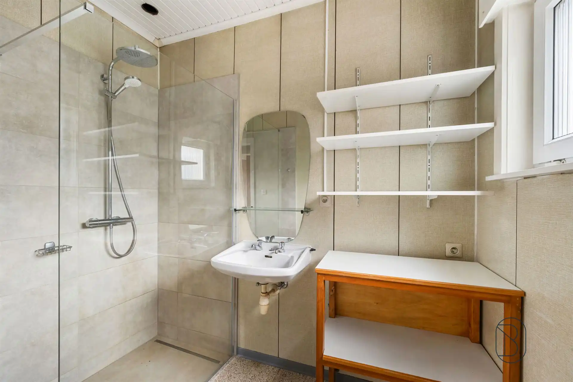 Te renoveren woning met 9 slpk, garage en tuin in Deerlijk foto 14