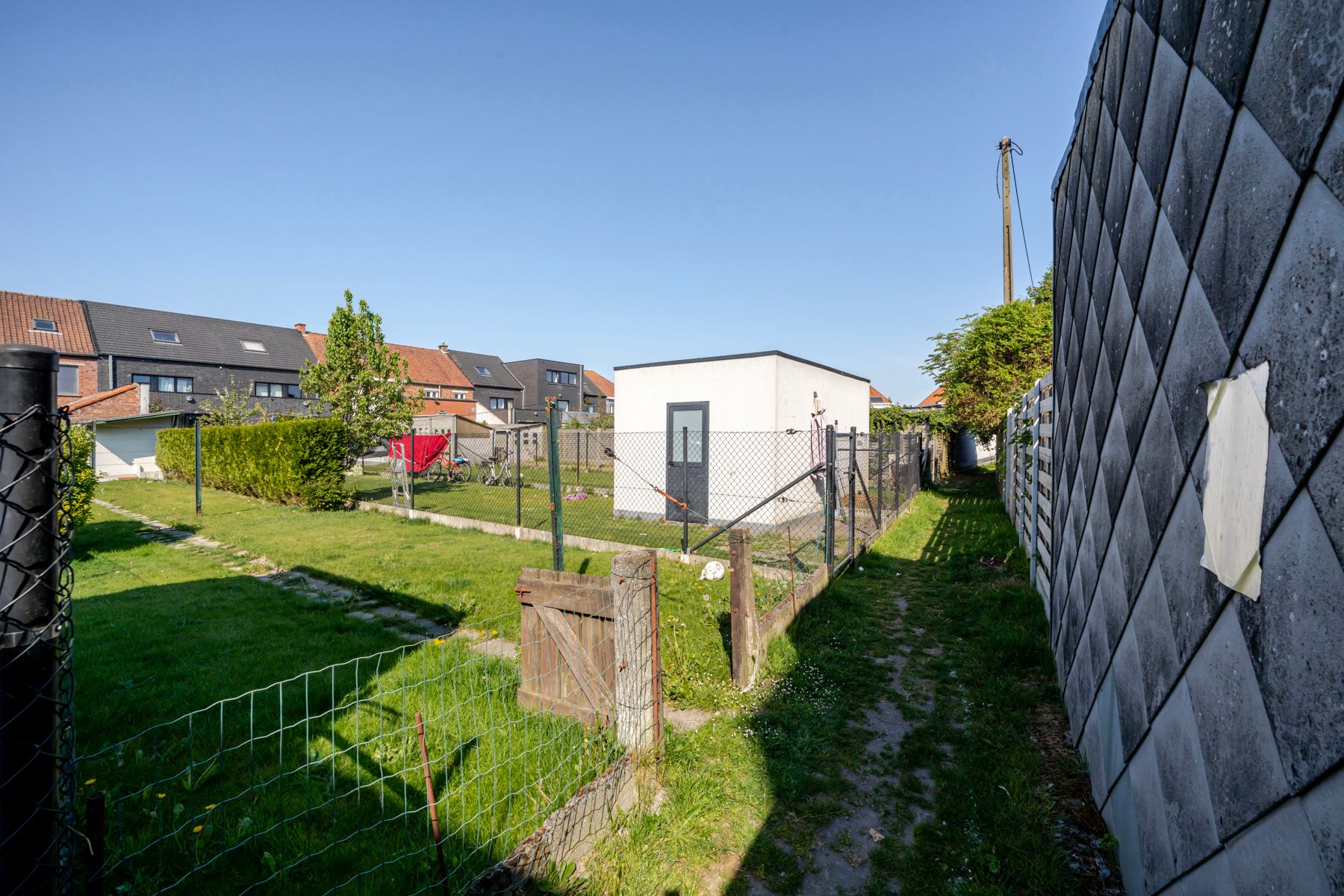 Woning met tuin en doorgang achteraan foto 3