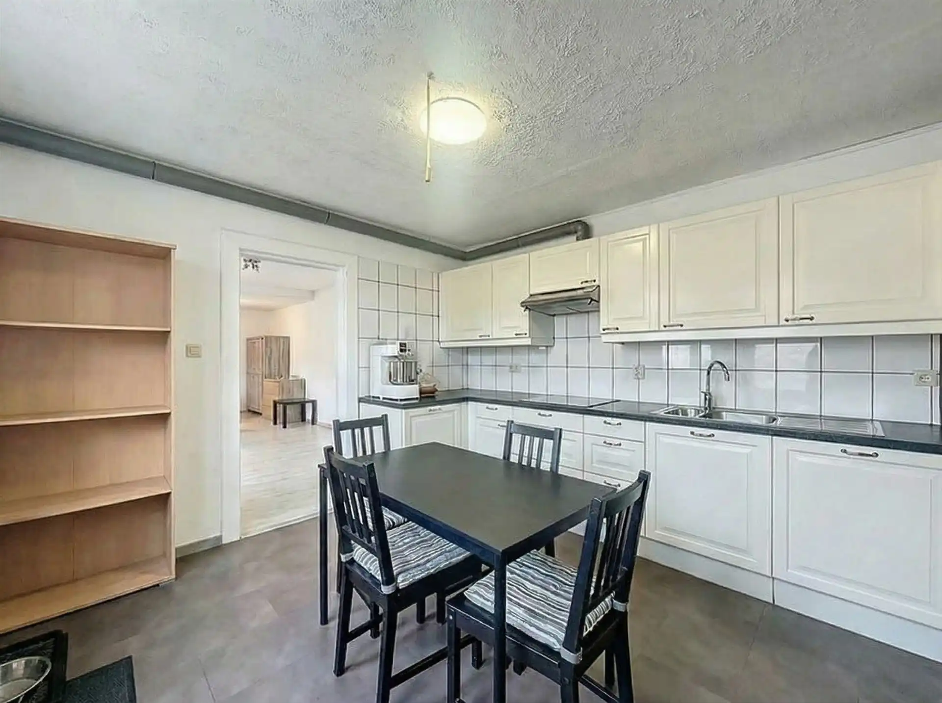 Energiezuinige gezinswoning met 6 slaapkamers en riante tuin in hartje Kruibeke! foto 2