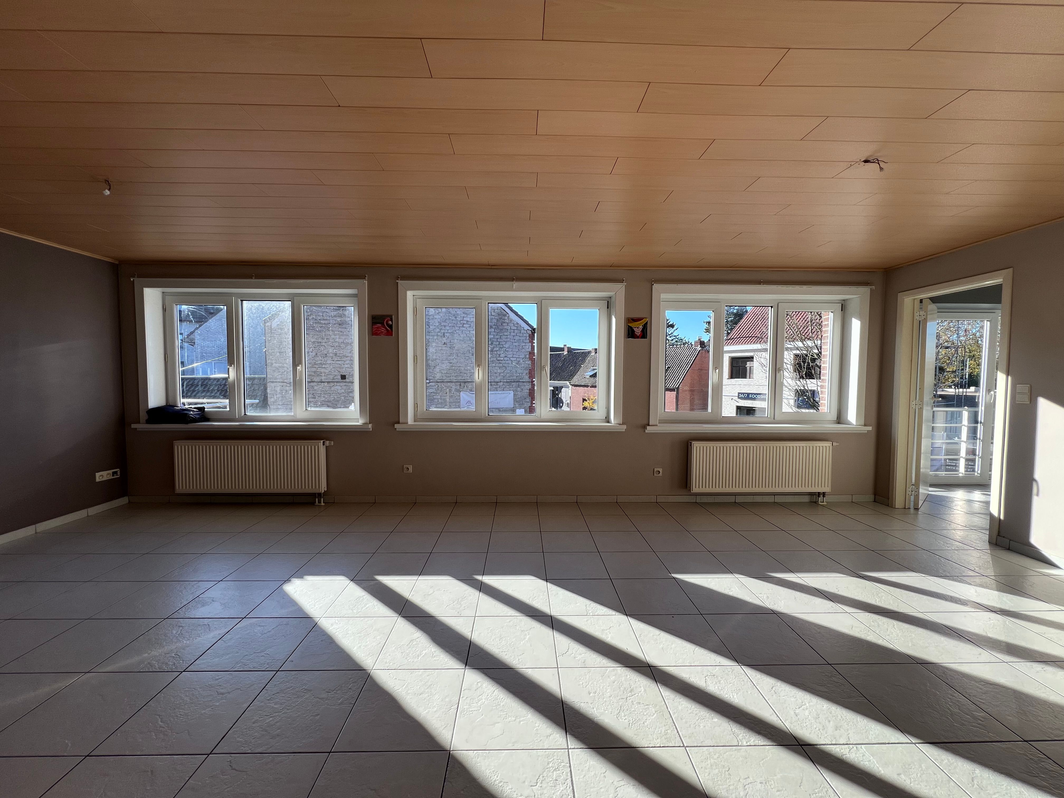 Ruim en lichtrijk appartement te huur in het hart van Belzele (Evergem) foto 6