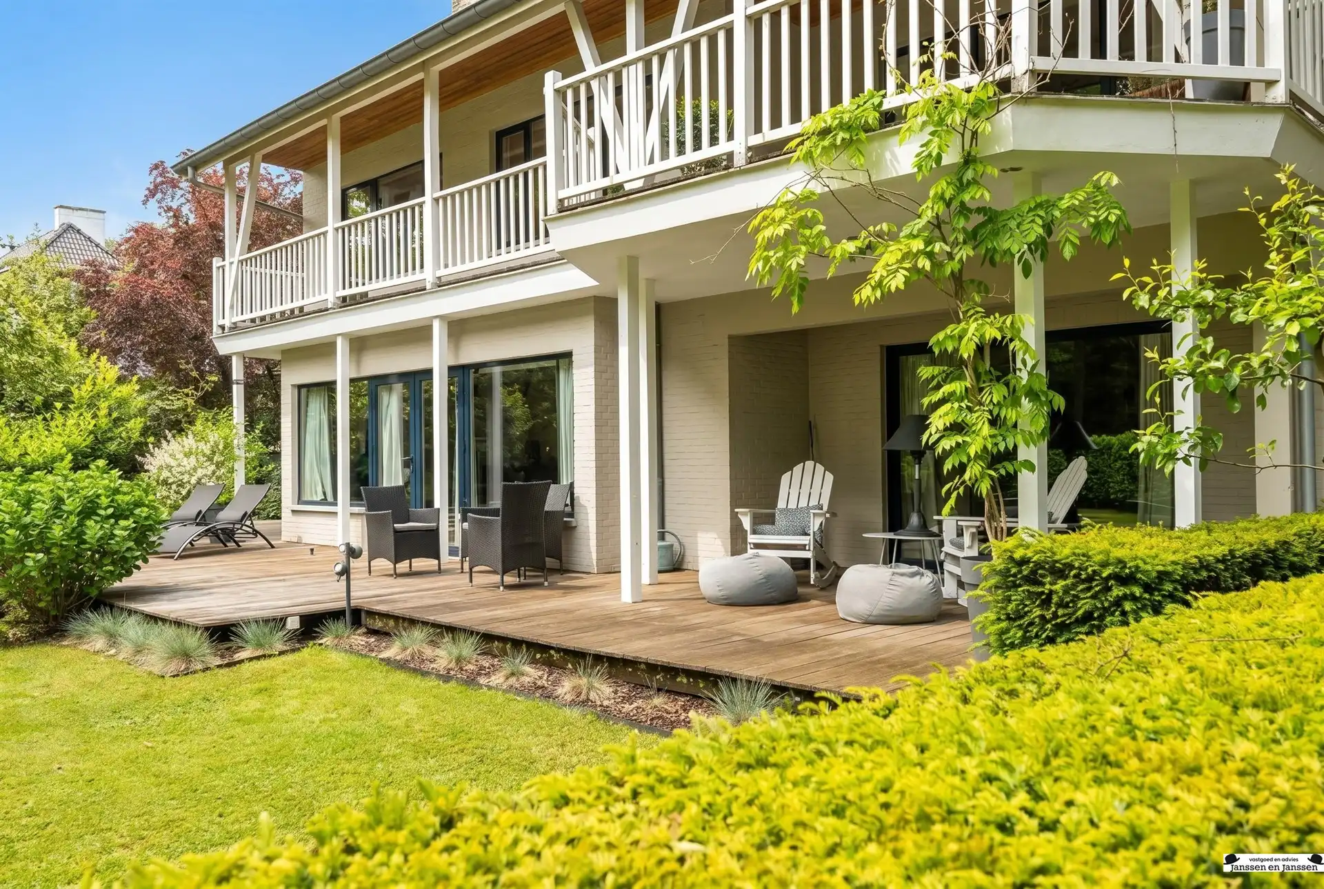 Exclusieve villa op royaal perceel van 3.000 m² grenzend aan uniek natuurdomein foto 3
