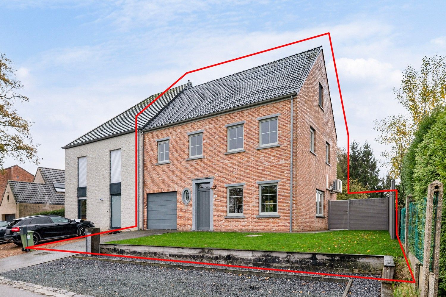 Ruime recente halfopen bebouwing met EPC-A foto {{pictureIndex}}