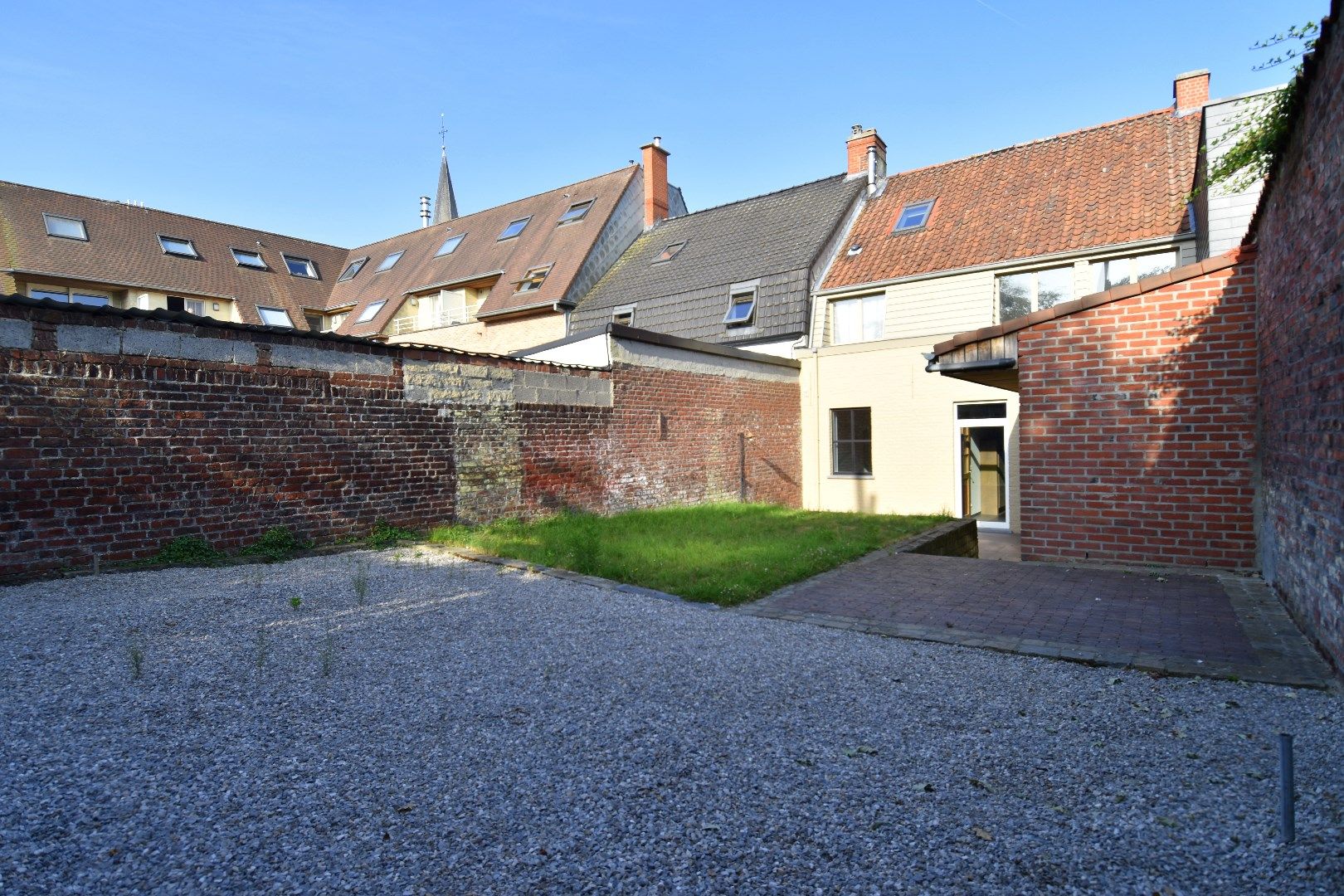 Energiezuinige (label B!) gezinswoning met praktijkruimte, 3 slaapkamers en tuin te koop in hartje Bellegem foto 11