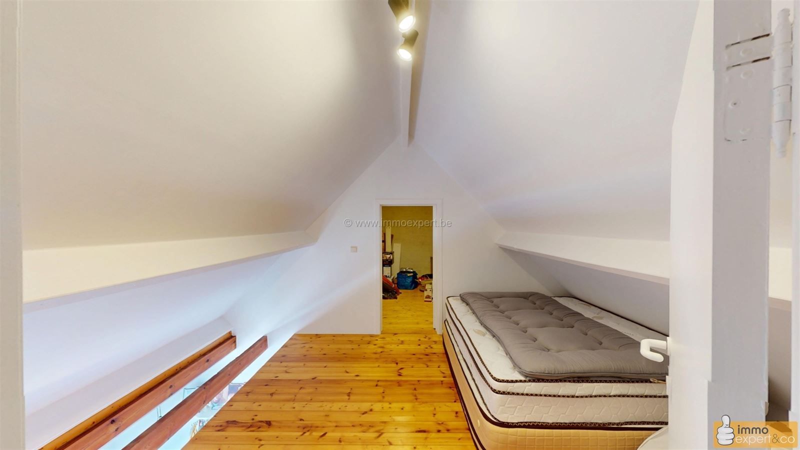 TERNAT: Residentieel gelegen villa met 5 slpks foto 28